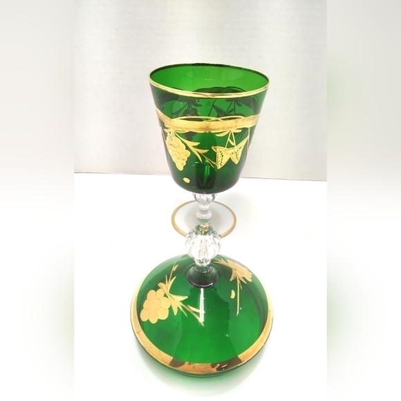 Vintage Emerald Green Glass Compote with Lid – Gold Trim & Grapevine Design - Picture 3 of 4